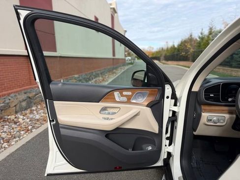 Used 2020 Mercedes-Benz GLS 450 4MATIC image 16