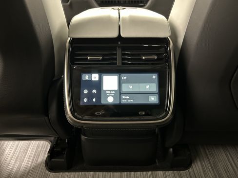 Used 2023 Rivian R1S Adventure AWD/4WD image 29