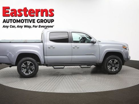 Used 2018 Toyota Tacoma TRD Sport AWD/4WD image 47