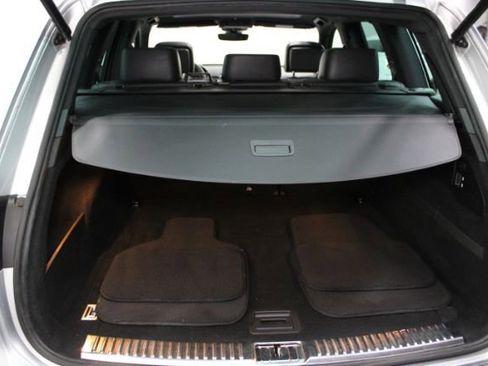 Used 2017 Volkswagen Touareg Wolfsburg Edition image 24