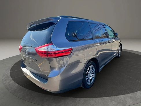 Used 2019 Toyota Sienna XLE FWD image 5
