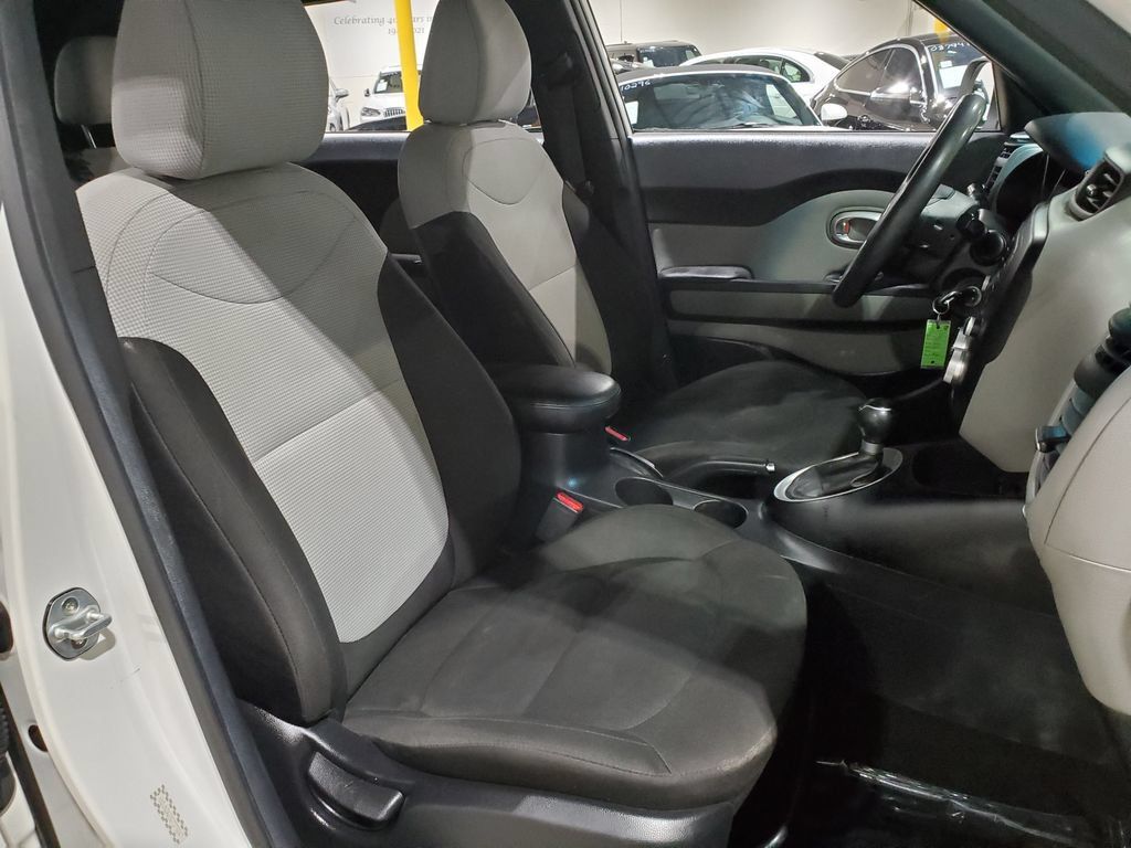 Used 2016 Kia Soul FWD image 14