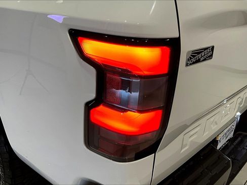 Used 2022 Nissan Frontier SV AWD/4WD image 24