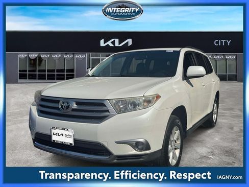 Used 2012 Toyota Highlander SE w/ Tow Pkg AWD/4WD image 4
