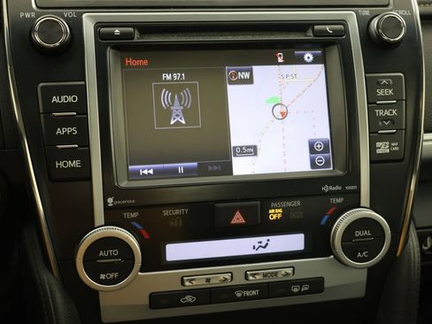 Used 2014 Toyota Camry SE w/ Moonroof Package image 28