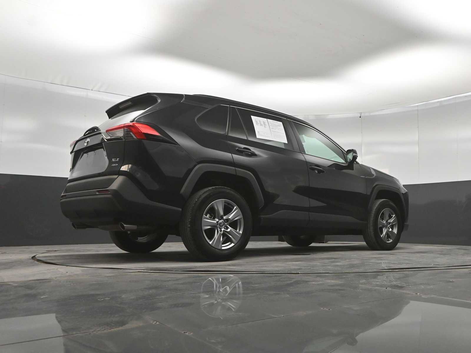 Used 2025 Toyota RAV4 XLE AWD/4WD image 38