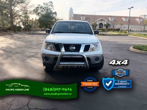 Used 2010 Nissan Frontier SE image 2