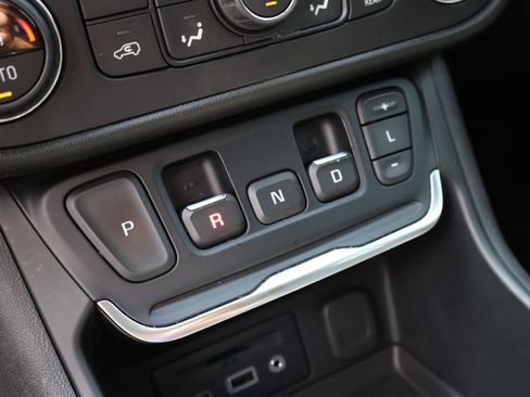 Used 2019 GMC Terrain SLT FWD image 29