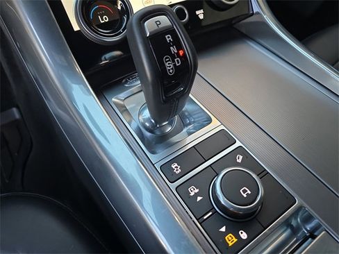 Used 2020 Land Rover Range Rover Sport HSE image 28