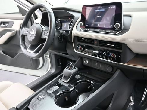 Used 2023 Nissan Rogue SV w/ SV Premium B Package FWD image 32