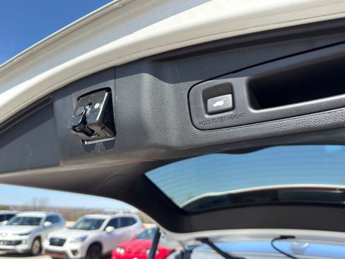 Used 2022 Honda CR-V Touring image 31