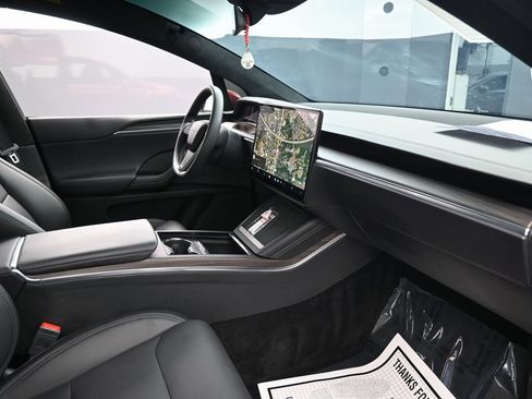 Used 2024 Tesla Model X image 34