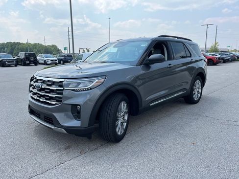 Used 2025 Ford Explorer Active w/ Active Comfort Package image 2