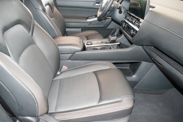 Used 2026 Nissan Pathfinder SL AWD/4WD image 10