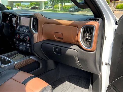 Used 2021 Chevrolet Silverado 1500 High Country w/ Technology Package image 16
