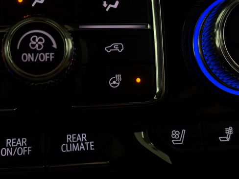 Used 2023 GMC Yukon XL Denali Ultimate w/ LPO, Floor Liner Package AWD/4WD image 27