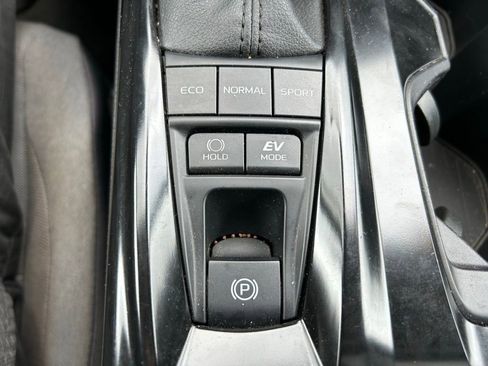 Used 2025 Toyota Camry LE w/ Convenience Package image 27