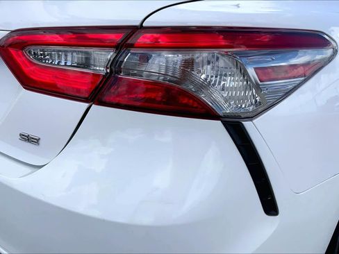 Used 2019 Toyota Camry SE FWD image 30