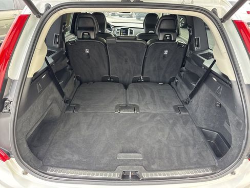Used 2022 Volvo XC90 T5 Momentum image 13