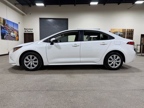 Used 2021 Toyota Corolla LE w/ Carpet Mat Package (TMS) image 8