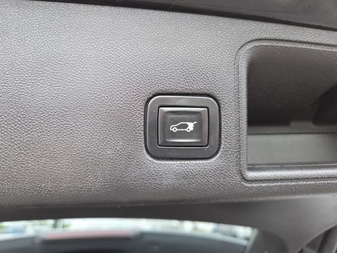 Used 2018 GMC Terrain Denali w/ Advanced Safety Package AWD/4WD image 19