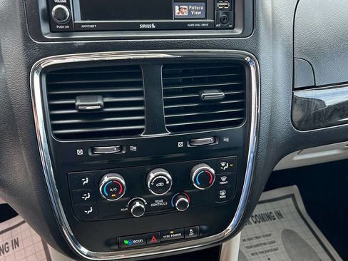 Used 2016 Dodge Grand Caravan SXT w/ Rear Park Assist Package FWD image 30