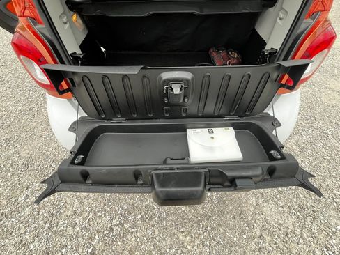 Used 2016 smart fortwo passion RWD image 23
