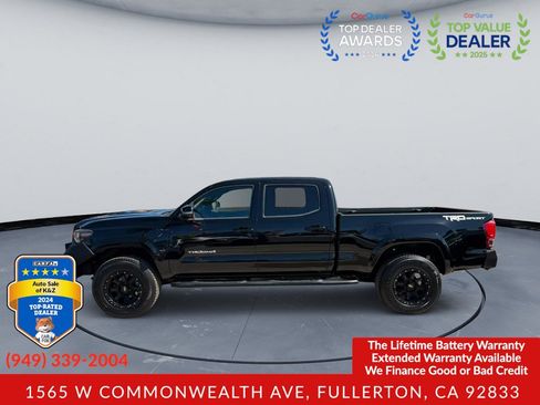 Used 2017 Toyota Tacoma TRD Sport w/ Tow Package RWD image 3