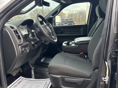 Used 2024 RAM 3500 Tradesman w/ Chrome Appearance Group image 9