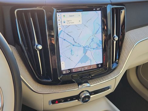 Certified 2023 Volvo XC60 B5 Plus w/ Climate Package image 18