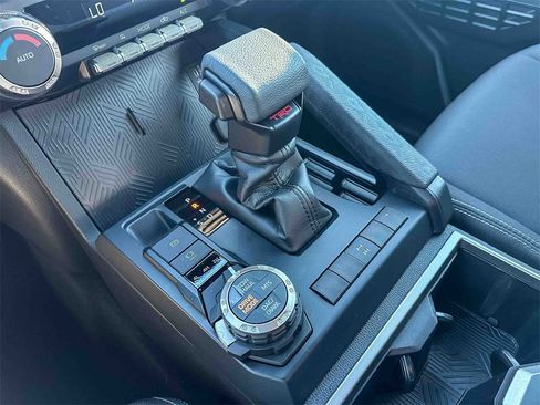 Used 2024 Toyota Tacoma TRD Off-Road image 33