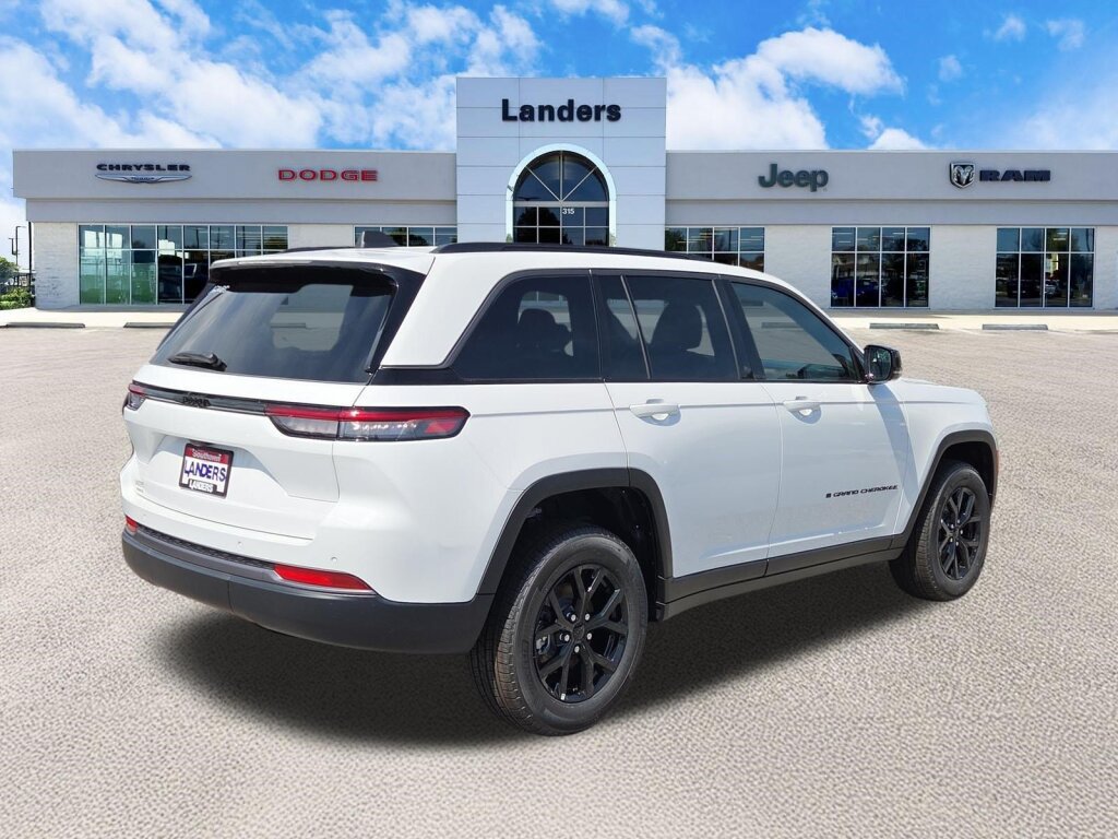 New 2026 Jeep Grand Cherokee Altitude RWD image 3