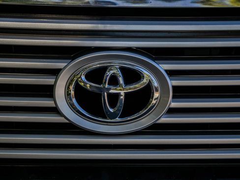 Used 2016 Toyota Tundra Limited w/ Limited Premium Package image 15