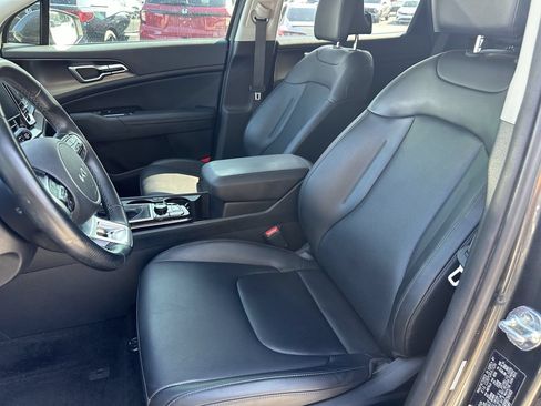Used 2025 Kia Sportage EX FWD image 21