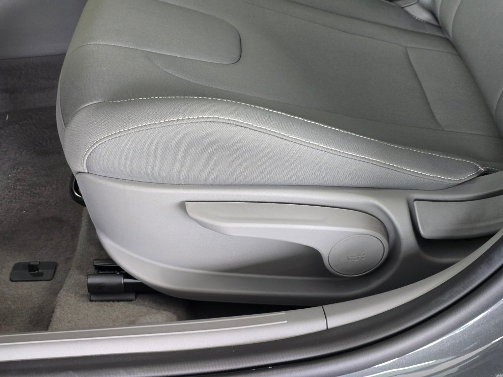 New 2026 Hyundai Elantra Sport FWD image 16