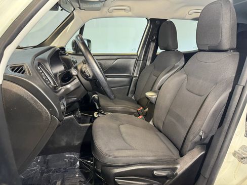 Used 2018 Jeep Renegade Altitude AWD/4WD image 10