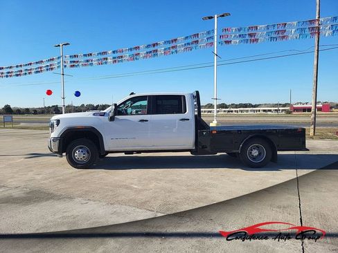 Used 2025 GMC Sierra 3500 Pro w/ Convenience Package image 1