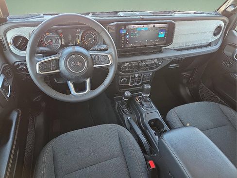 Used 2025 Jeep Wrangler Unlimited Sahara AWD/4WD image 11