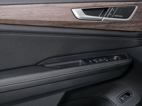 Certified 2025 Volkswagen Atlas SEL Premium R-Line image 9