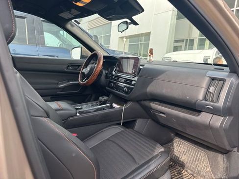 Used 2025 Nissan Pathfinder Rock Creek image 7