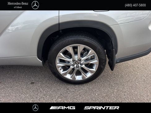Used 2024 Toyota Highlander Limited image 7
