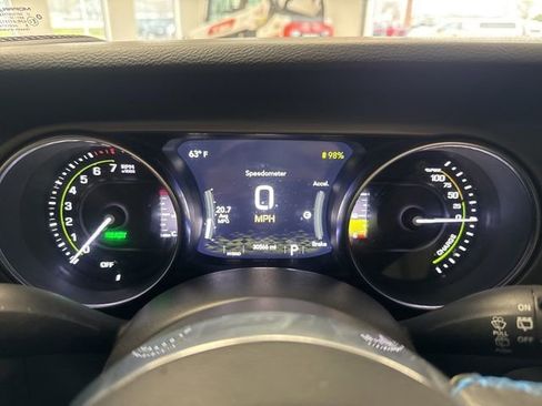 Used 2023 Jeep Wrangler Unlimited Rubicon 4xe w/ Cold Weather Group AWD/4WD image 30