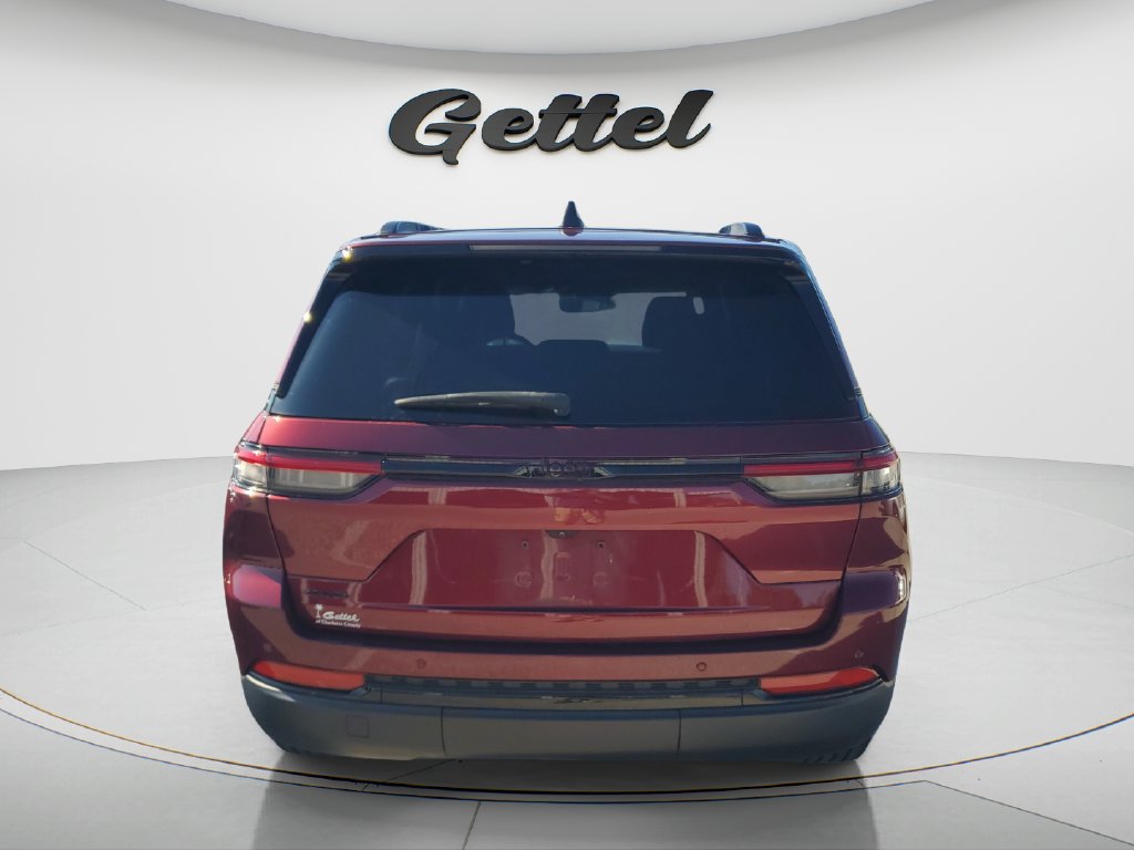 Used 2023 Jeep Grand Cherokee Altitude AWD/4WD image 4