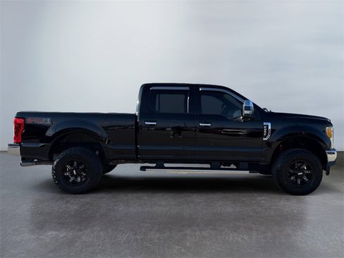 Used 2017 Ford F250 XLT w/ XLT Premium Package image 2