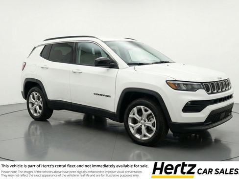 Used 2025 Jeep Compass Latitude AWD/4WD image 1