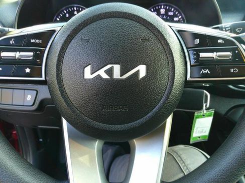 Used 2023 Kia Forte LXS image 9