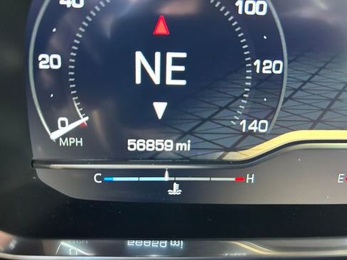 Used 2023 GMC Yukon AT4 w/ AT4 Premium Package image 17