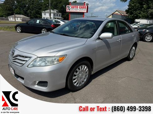 Used 2011 Toyota Camry FWD image 3