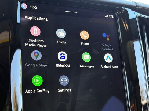 Certified 2023 Volvo XC60 T8 Ultimate image 23