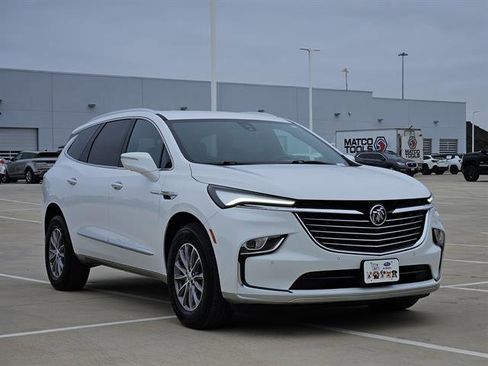 Used 2024 Buick Enclave Premium image 2